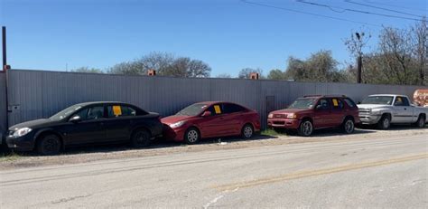 Police tag dozens of abandoned cars in east Austin neighborhood